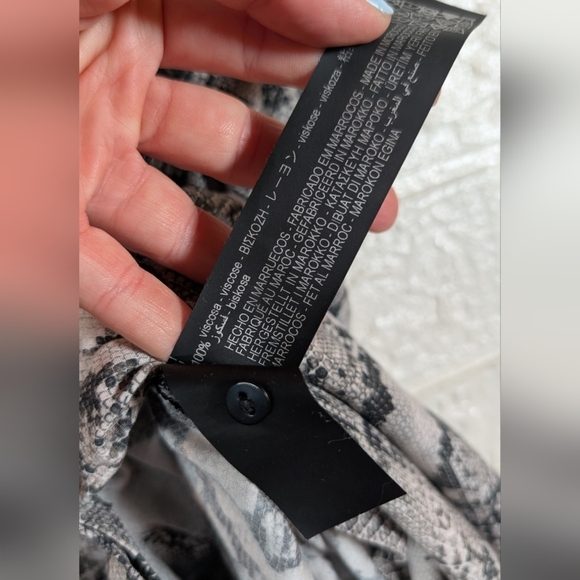 Zara Elegant Black and Gray Snake Print Dress - Picture 4 of 6